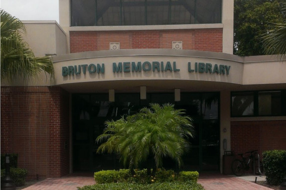 Bruton Memorial Library Plant City
